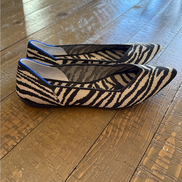 Women Rothy’s The Point Texture Zebra Print Slip-On Flat Black White Size 7.5 - Picture 3 of 3